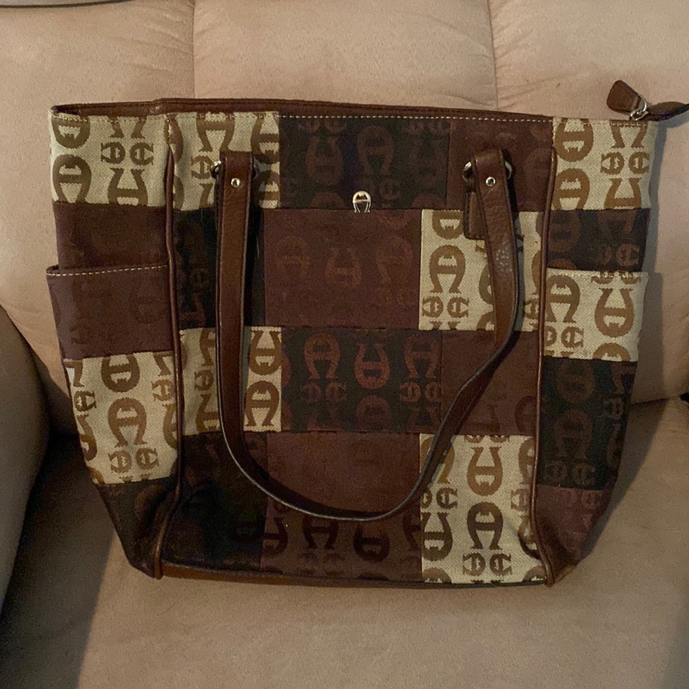 Anger purse, brown, Black and Tan. Looks like new! Well taken care of.